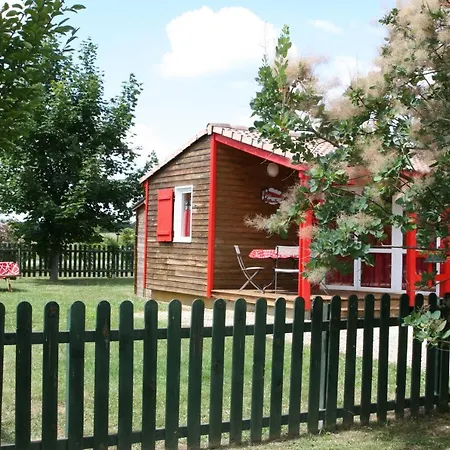 Domaine De La Bessede База отдыха 3*